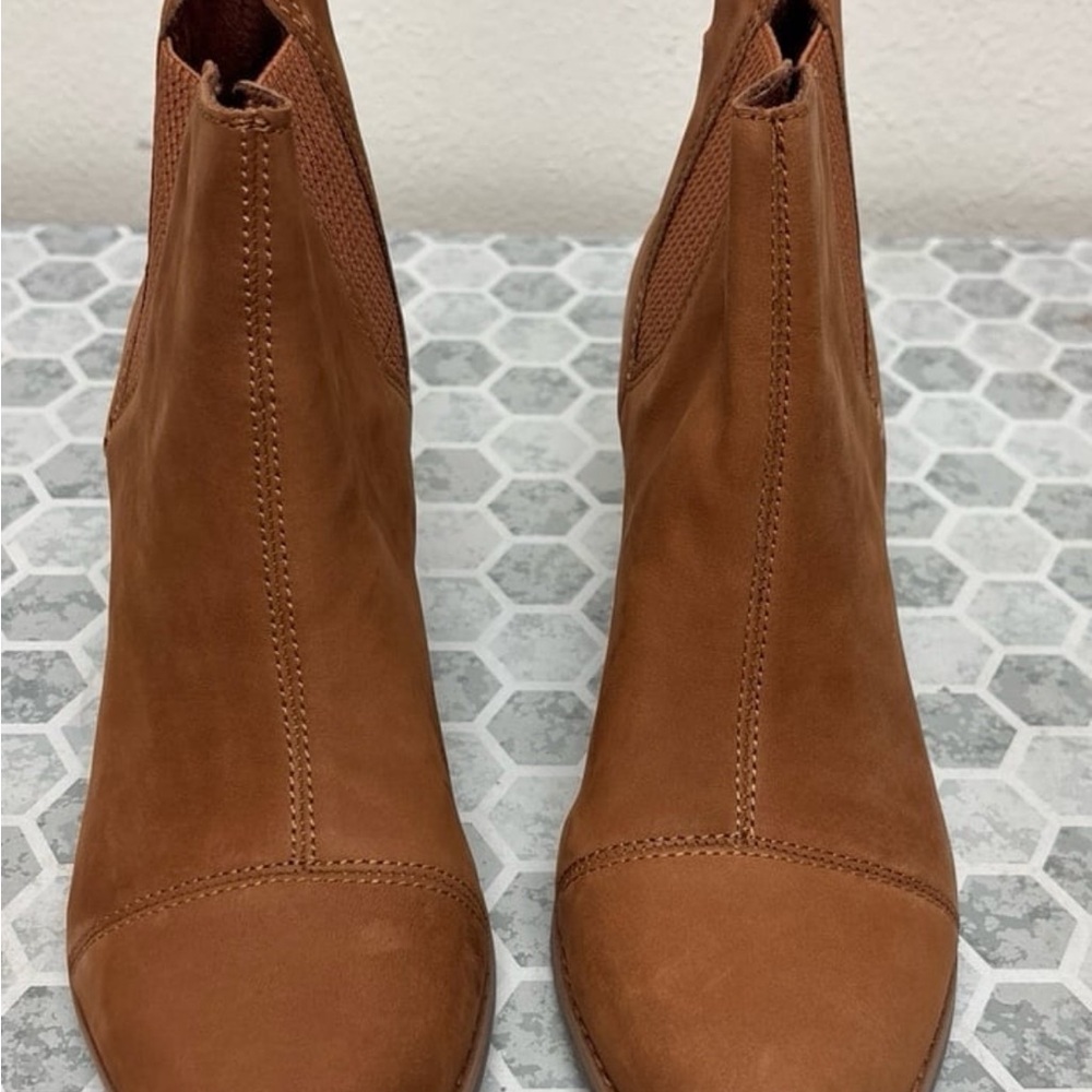 Toms Brown Ankle Boots with Suede Texture and Rounded Toe